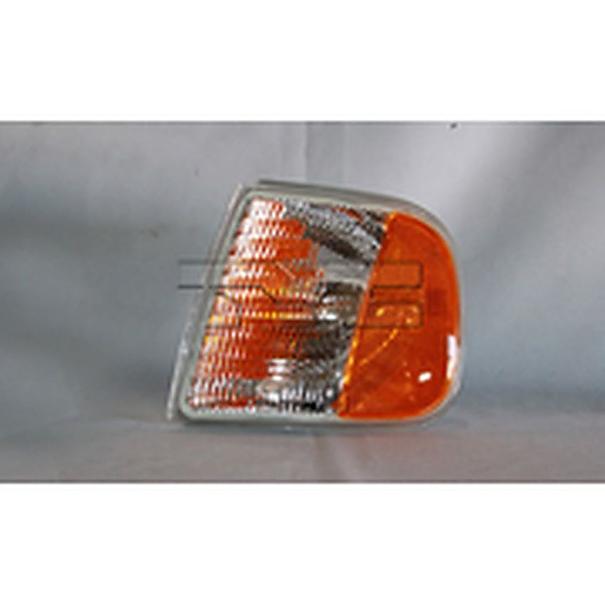 TYC - 18-3372-61-9 - Capa 97-03 Fd Xpdtn/f-150/250 (fr 6/96) P.s.l LH