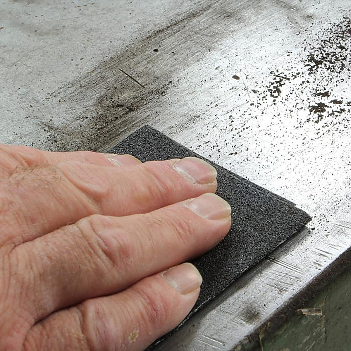 Gator 3283 11 in. L x 9 in. W 220 Grit Silicon Carbide Waterproof Sandpaper 1/Pack