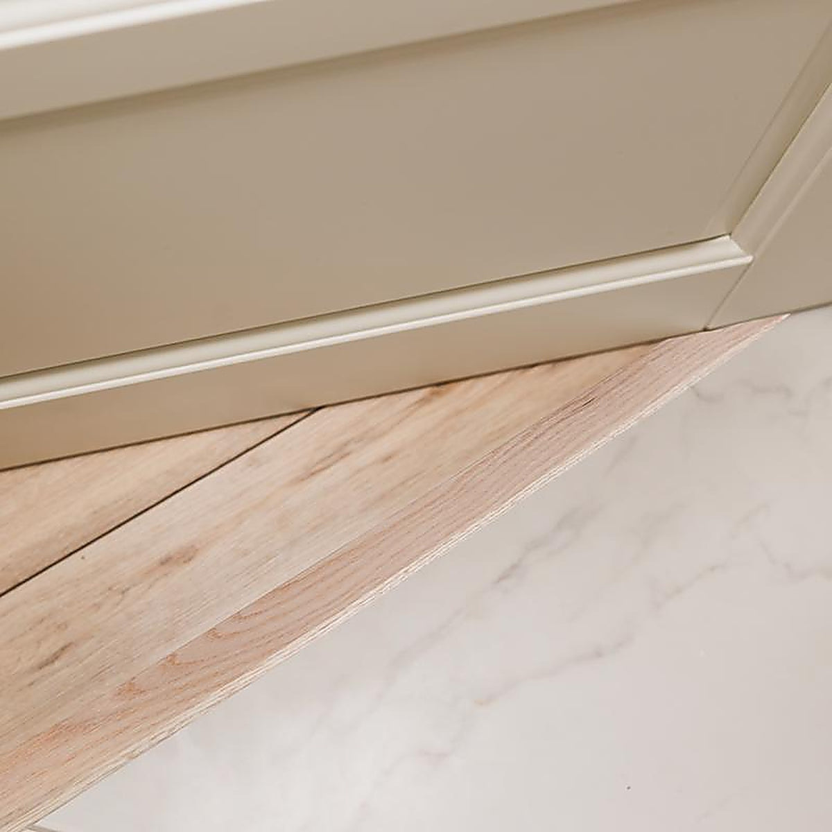 M-D 11908 0.375 H x 2.5 in. W x 36 in. L Wood Grain Oak Flat Top Threshold Brown