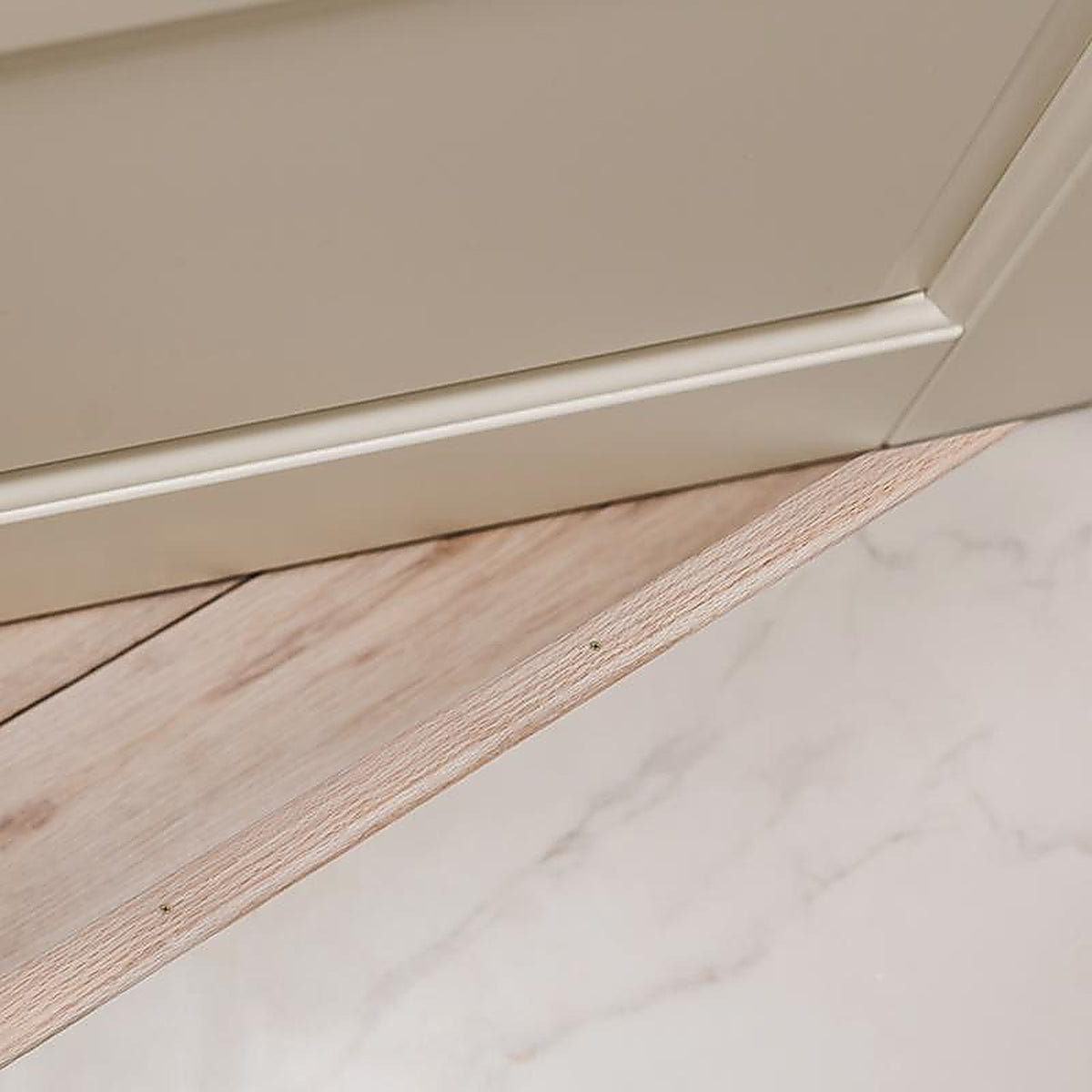M-D 11882 0.3125 H x 1.75 in. W x 36 in. L Natural Hardwood Flat Top Threshold Oak