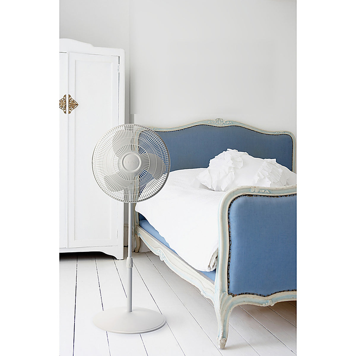 Lasko S16201 47 in. H x 16 in. Dia. 3 speed Oscillating Pedestal Fan