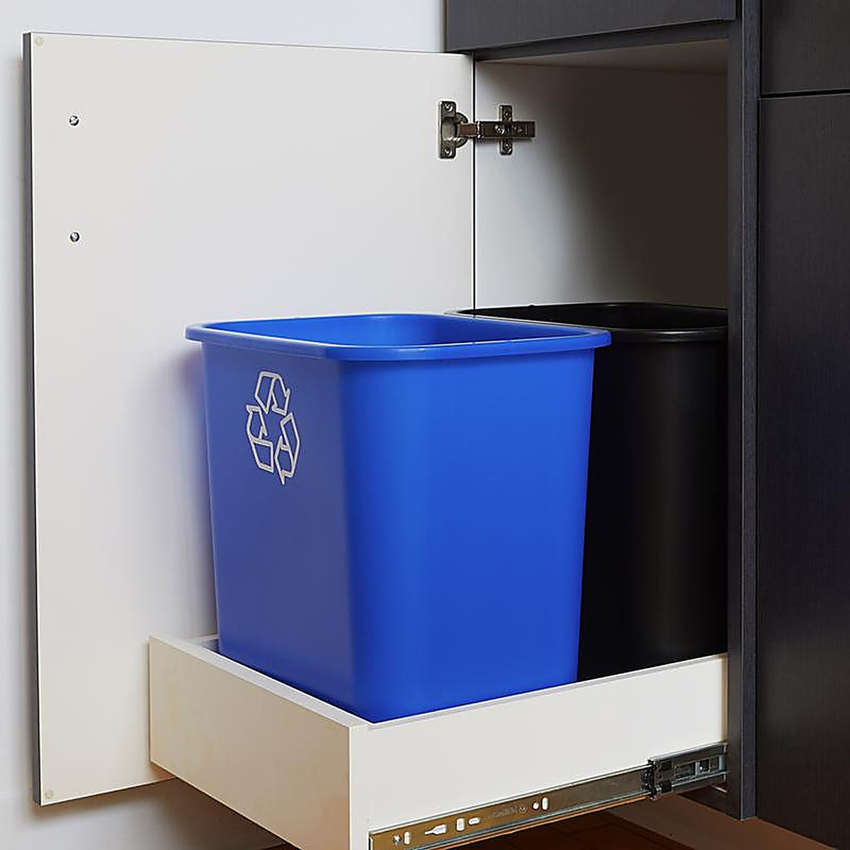 United Solutions WB0084 7 gal. Plastic Recycling Bin