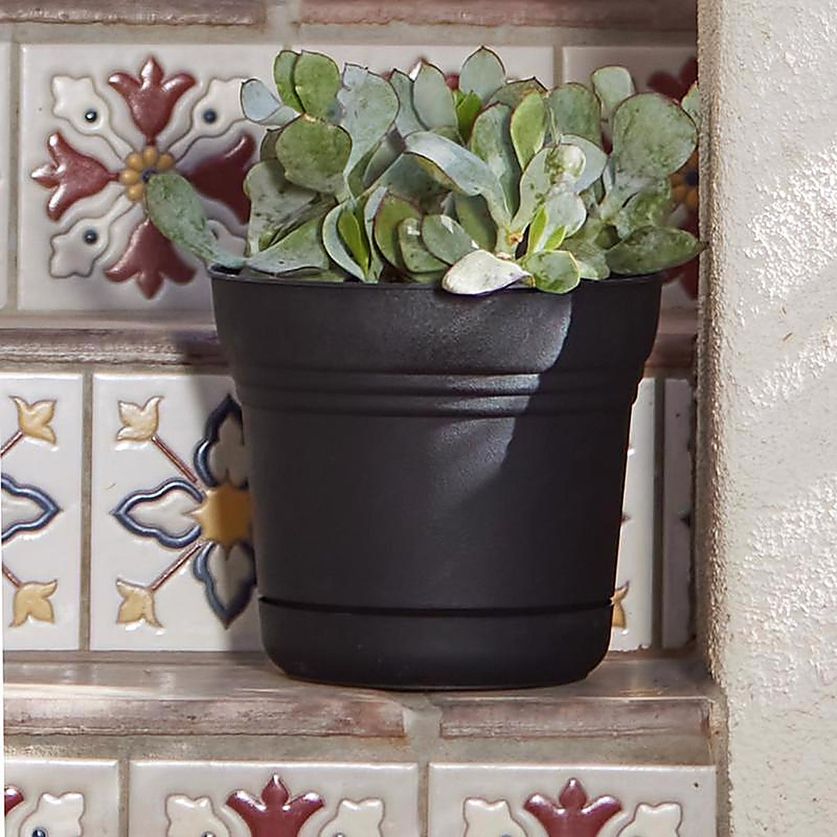 Bloem SP1000 8.5 in. H Plastic Saturn Flower Pot Black