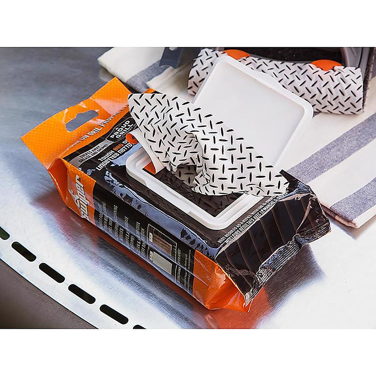 Proud Grill 2400C Q-Swiper Black/White Grill Cleaner 40/pc.